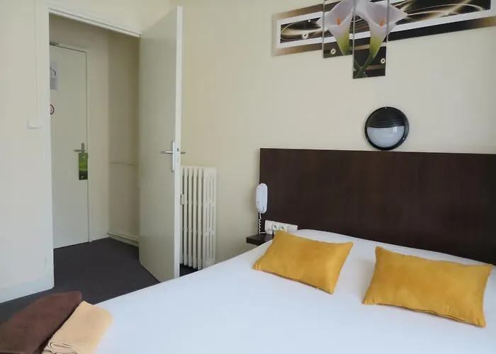 拉佩蒙帕纳斯酒店 3* 凯恩